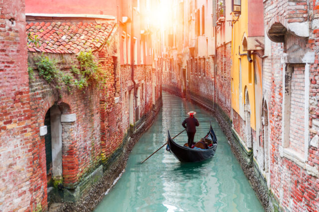 https://www.lasferainvisibile.it/wp-content/uploads/2022/12/shutterstock_755481256-640x426.jpg